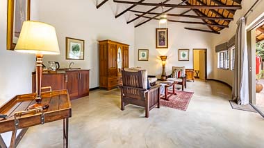 Four Sleeper Bush Villas | Phelwana Game Lodge