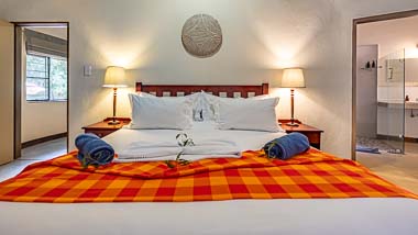 Four Sleeper Bush Villas | Phelwana Game Lodge