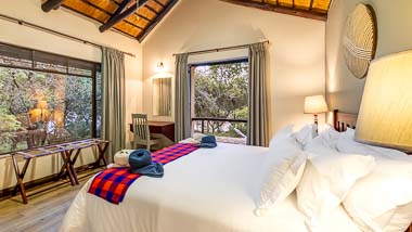 Six Sleeper Bush Villas | Phelwana Game Lodge