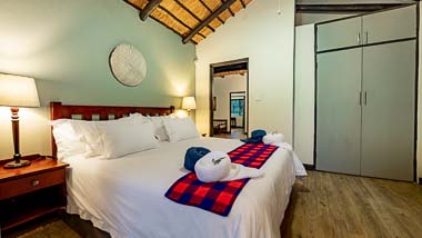 Six Sleeper Bush Villas | Phelwana Game Lodge