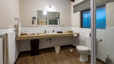 Six Sleeper Bush Villas | Phelwana Game Lodge